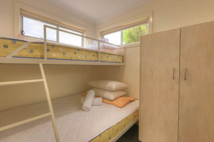 Room 12 of 142