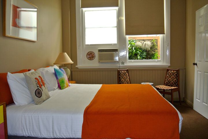 Room 4 of 69