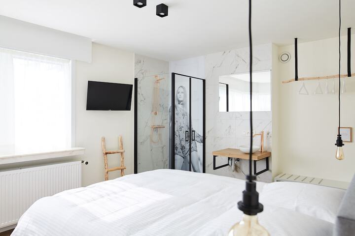 Room 10 of 45