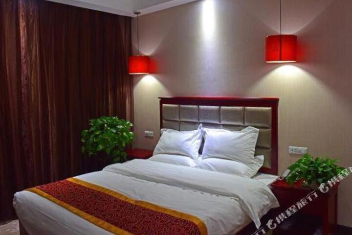 Zhongzhou Business Hotel