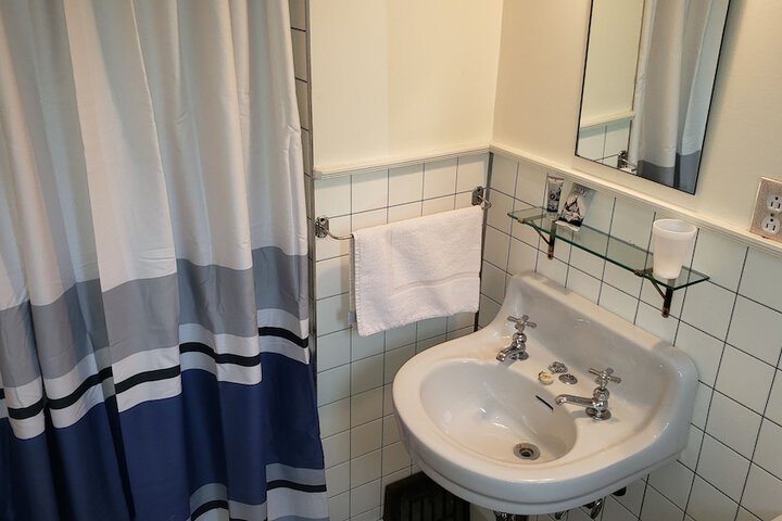 Room 170 of 215