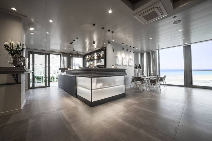 Lounge 136 of 191