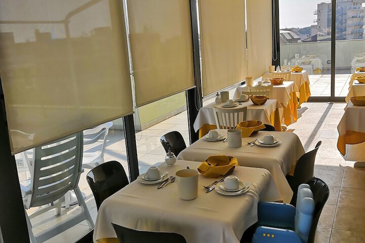 Breakfast/Coffee Service 21 of 28
