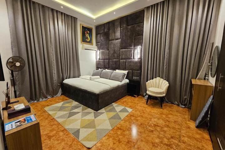 Room 6 of 29
