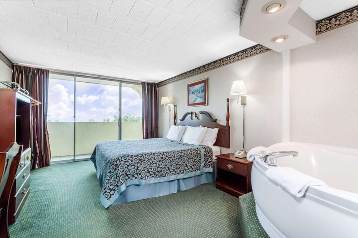 Room 10 of 20