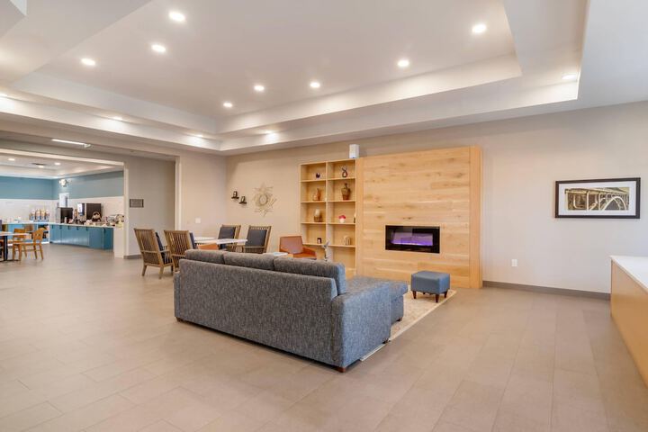 Entrance & Lobby