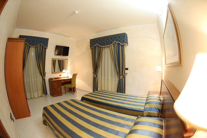 Room 10 of 188