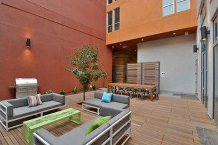 Hotel Exterior 6 of 19