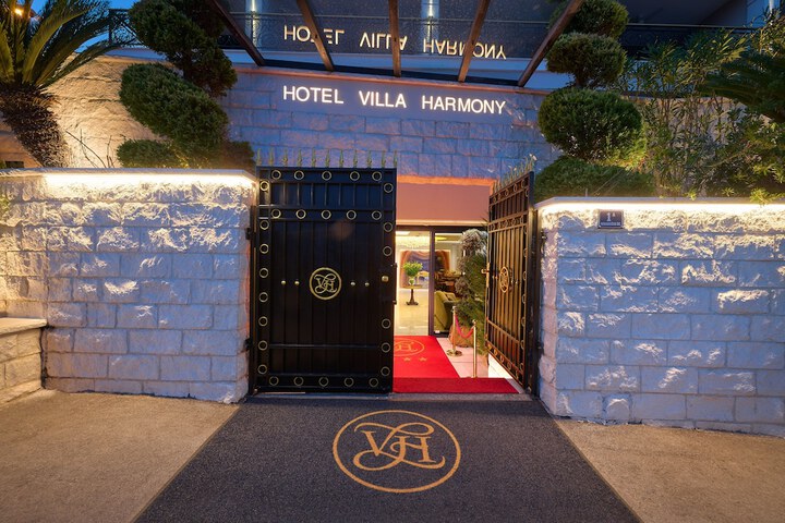 Hotel 72 of 102