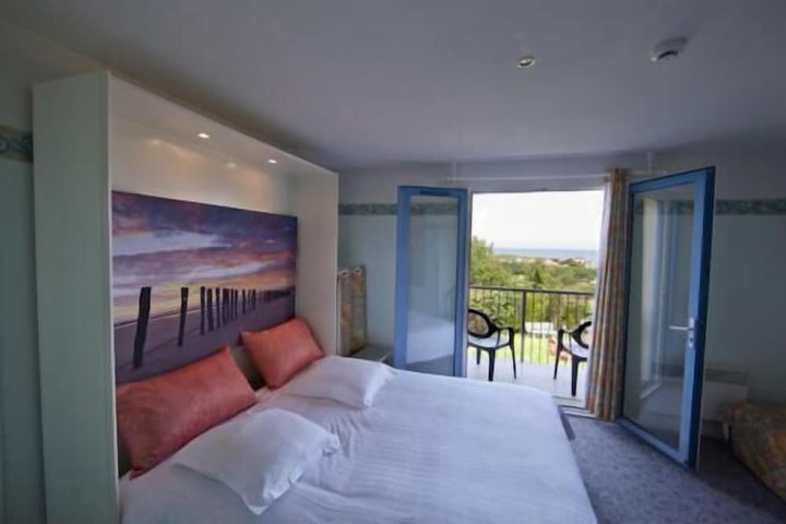 Room 26 of 100