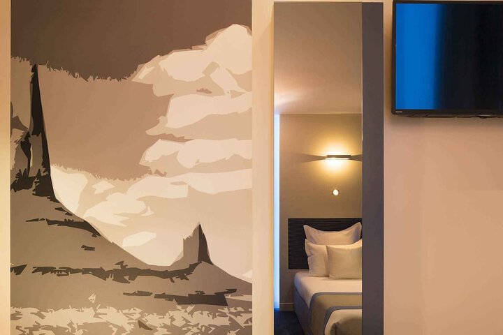 Room 25 of 74