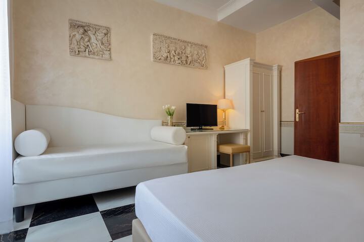 Room 36 of 100