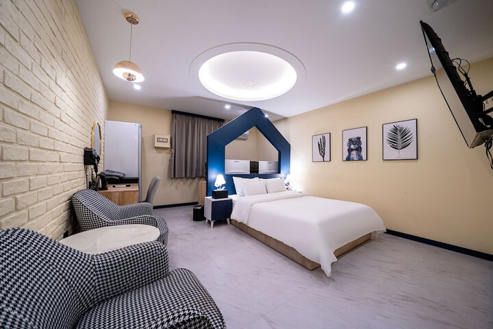 Room 34 of 57