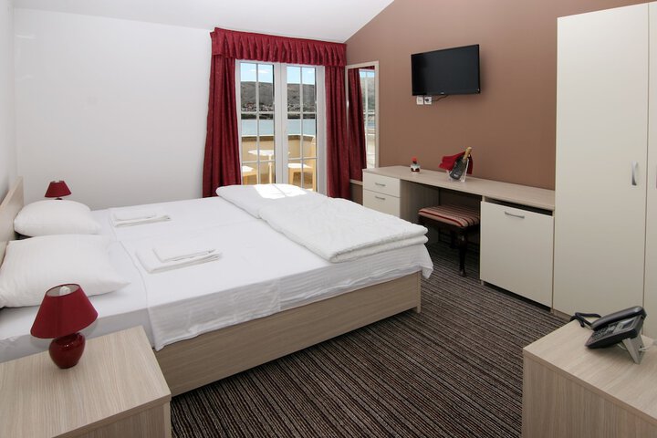 Room 5 of 42