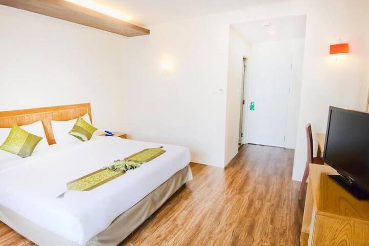 Room 16 of 28