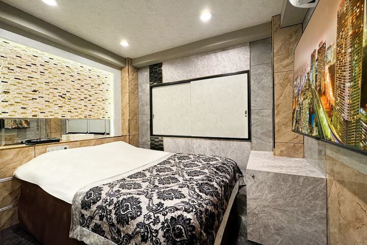 Room 10 of 34