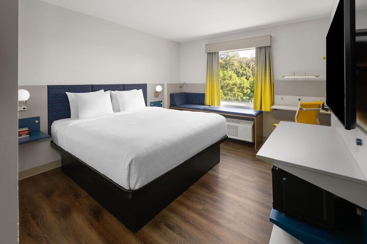 Room 16 of 41