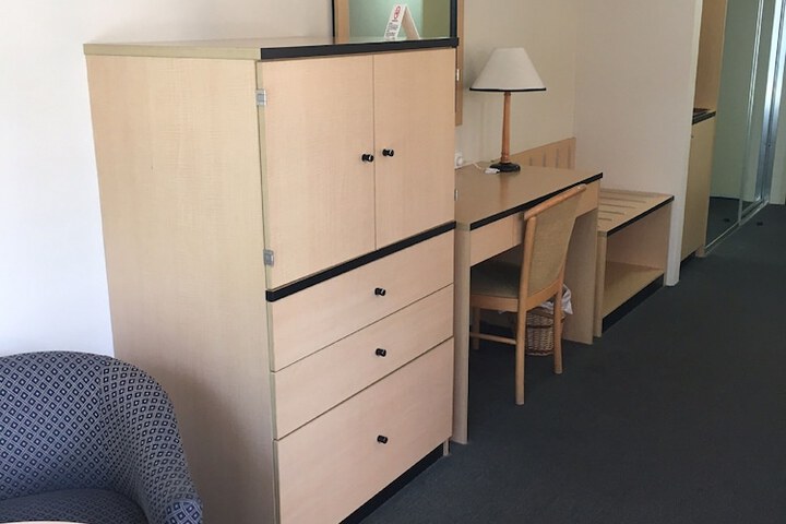 Room 13 of 34
