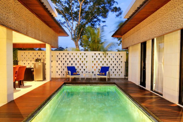 Hotel Pool