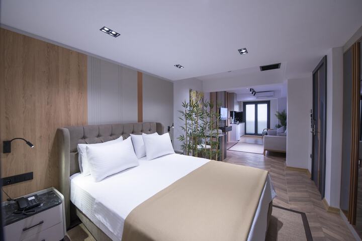 Room 6 of 25