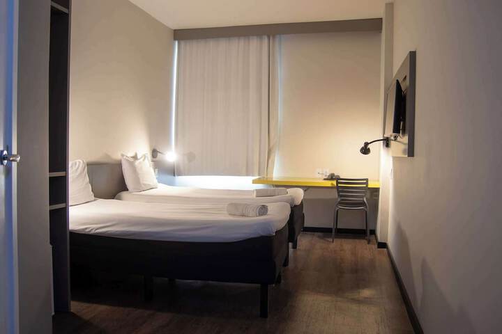 Room 2 of 10