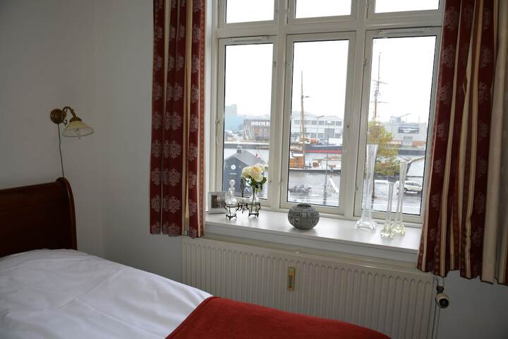 Room 17 of 214