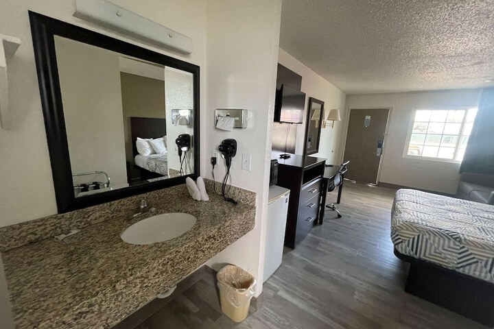 Room 14 of 35