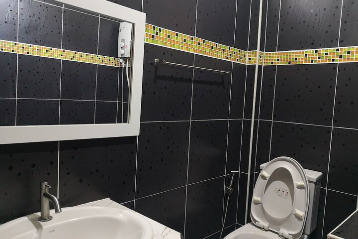 Room 7 of 12