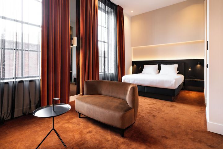 Room 10 of 42