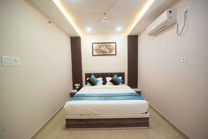 Room 11 of 38