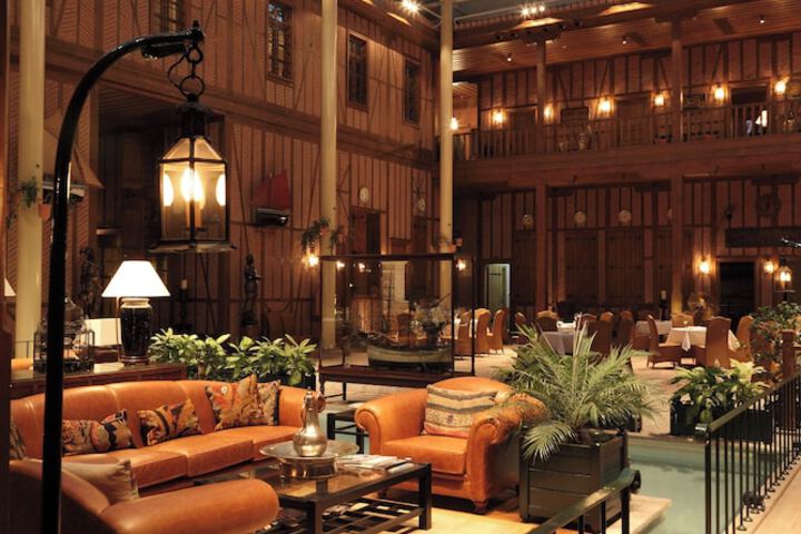 Hotel Lobby