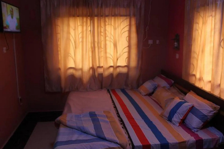 Room 3 of 25