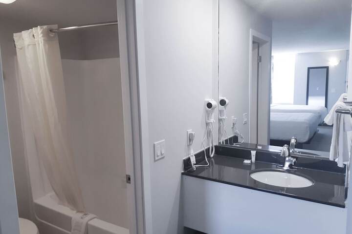 Room 32 of 61
