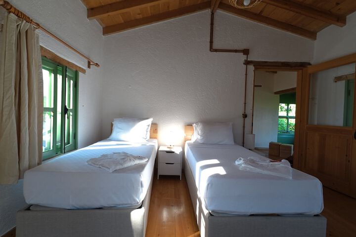 Room 5 of 28