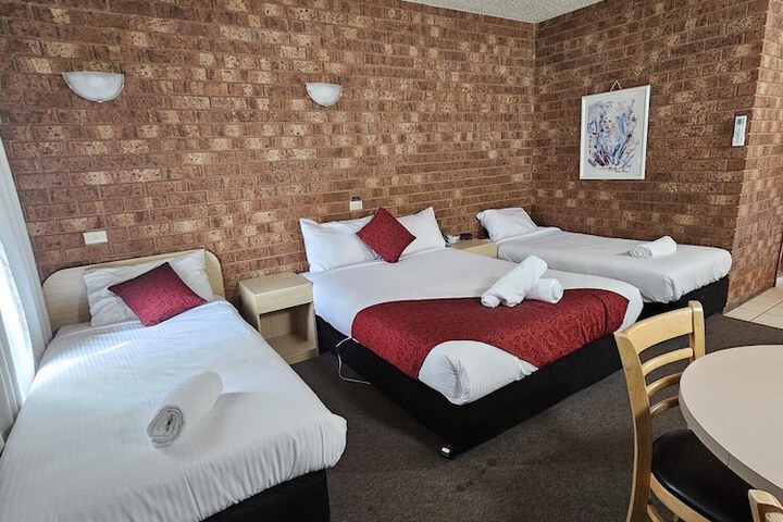 Room 6 of 34