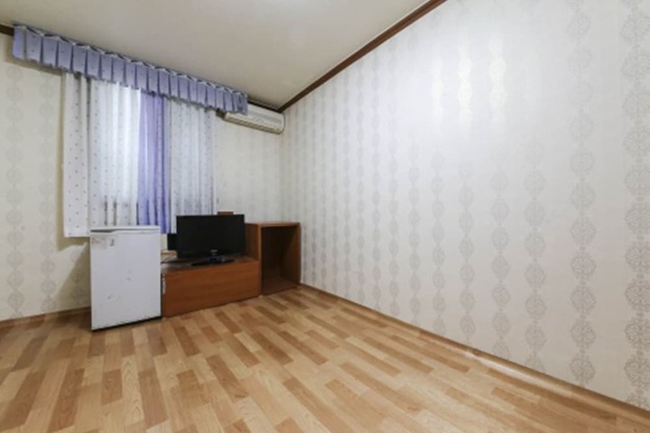 Room 9 of 29