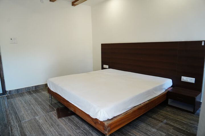 Room 3 of 8