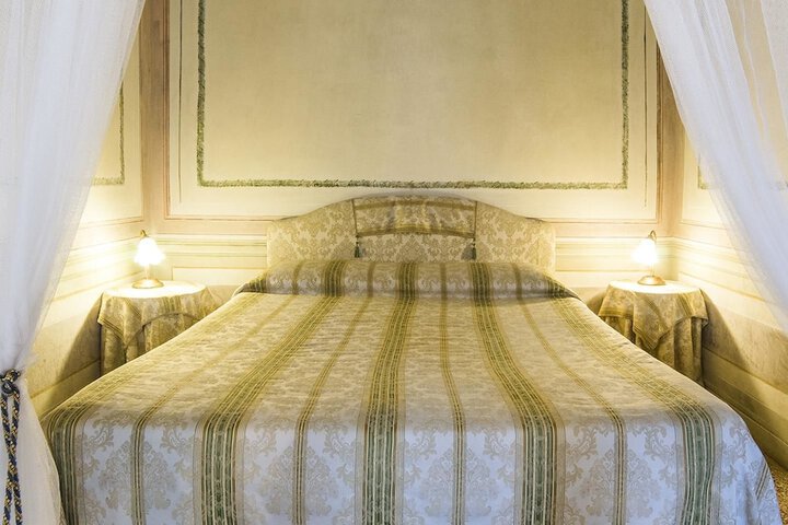 Room 6 of 32
