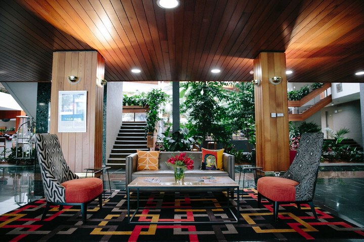 Entrance & Lobby