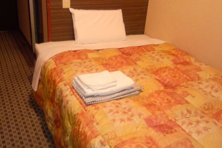 Room 10 of 33