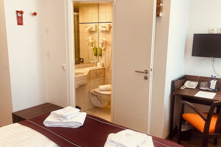 Room 26 of 47