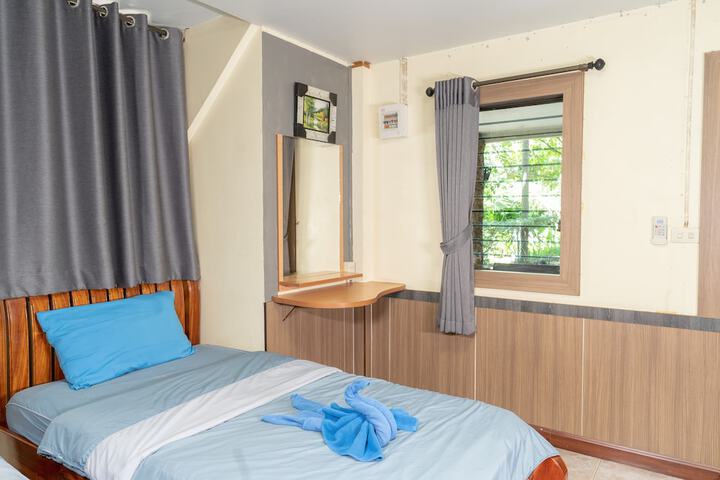Room 3 of 95