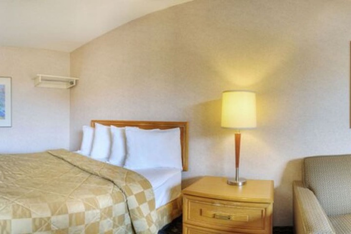 Room 9 of 48