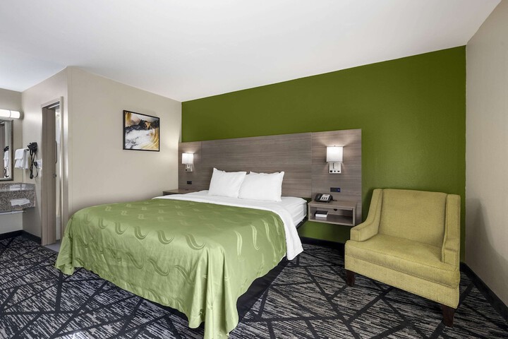 1 King Bed (12 of 14)