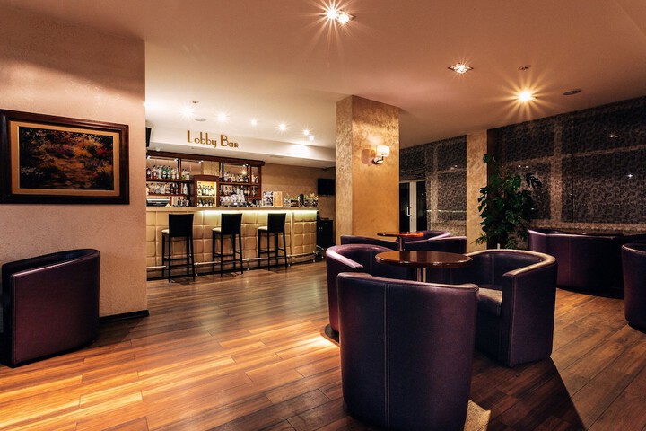 Lounge 100 of 123
