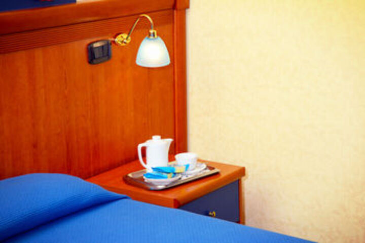 Room 16 of 25