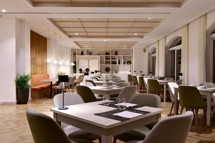 Dining 130 of 176