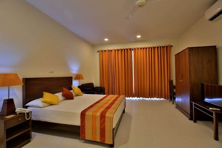 Room 3 of 49