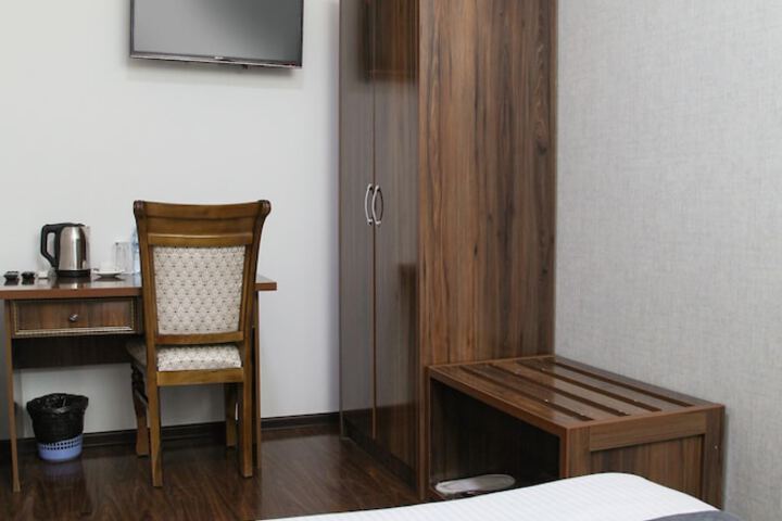 Room 12 of 27