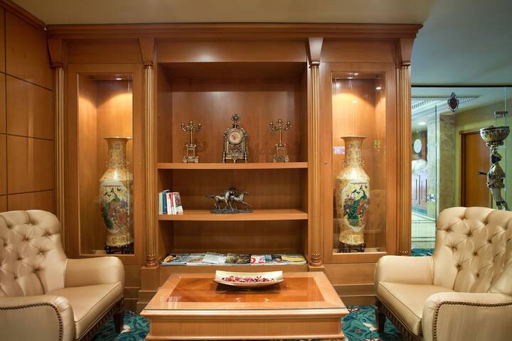 Entrance & Lobby